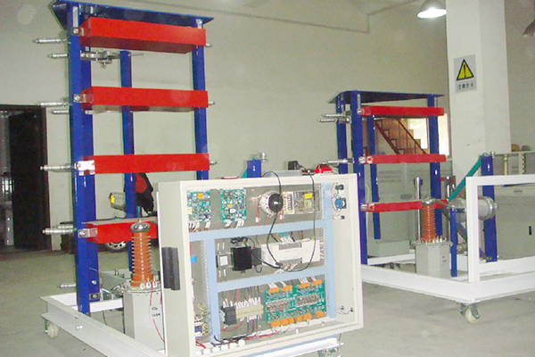 全自動(dòng)雷電沖擊電壓試驗(yàn)系統(tǒng)裝置